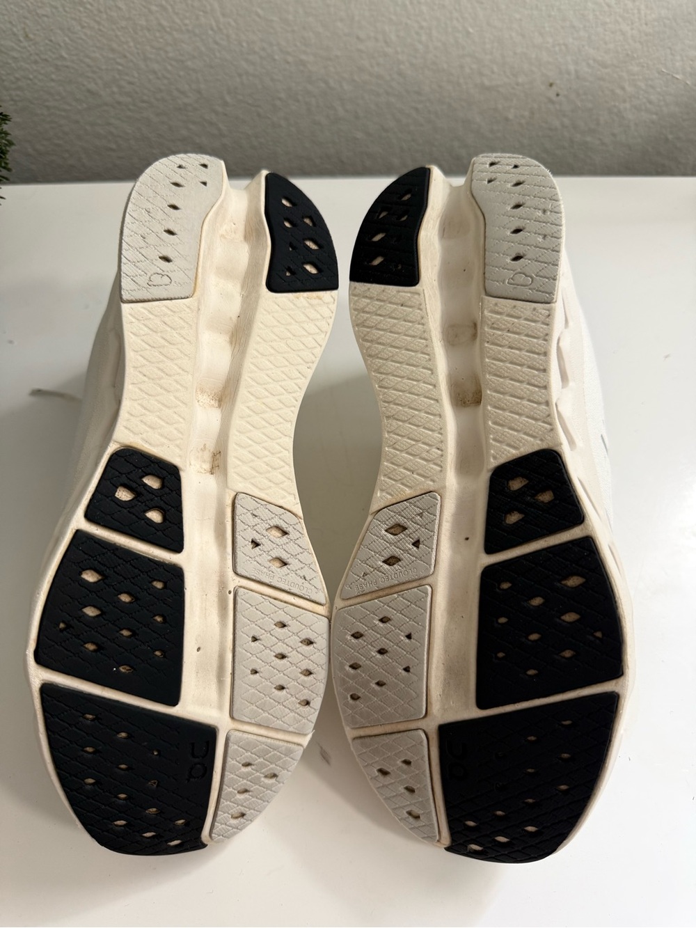 On cloudsurfer 2 Women size 8 Sneakers in Cream and White - Picture 7 of 8